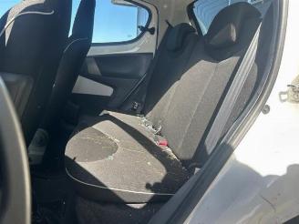 Peugeot 107 107, Hatchback, 2005 / 2014 1.0 12V picture 15