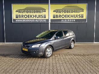 damaged passenger cars Ford Focus Wagon 1.6-16V Ghia 2008/1