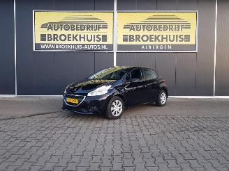 damaged passenger cars Peugeot 208 1.0 PureTech Access 2015/1