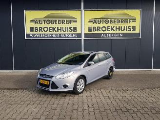 Schadeauto Ford Focus Wagon 1.0 EcoBoost Trend 2013/10
