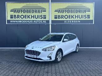 damaged passenger cars Ford Focus Wagon 1.0 EcoBoost Trend Edition Business 2021/4