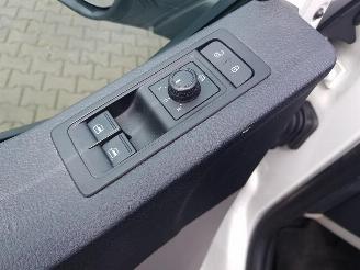 Volkswagen Transporter 2.0 TDI L2H3 Highline Koelwagen picture 14