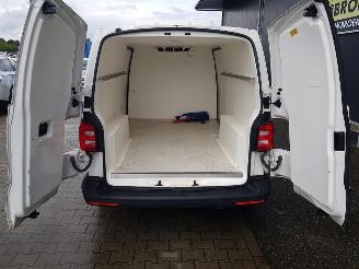 Volkswagen Transporter 2.0 TDI L2H3 Highline Koelwagen picture 23