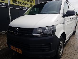Volkswagen Transporter 2.0 TDI L2H3 Highline Koelwagen picture 13