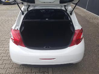 Peugeot 208 1.2 e-VTi Active AUTOMATIC picture 22