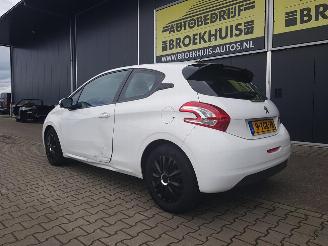 Peugeot 208 1.2 e-VTi Active AUTOMATIC picture 8