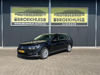 uszkodzony samochody osobowe Volkswagen Passat Variant 1.4 TSI GTE Connected Series 2016/11