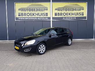 skadebil auto Volvo V-60 1.6 D2 Momentum 2014/1