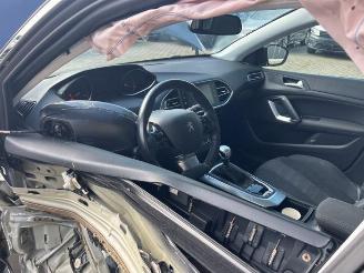 Peugeot 308 308 SW (L4/L9/LC/LJ/LR), Combi 5-drs, 2014 / 2021 1.2 12V e-THP PureTech 130 picture 18