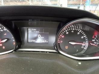 Peugeot 308 308 SW (L4/L9/LC/LJ/LR), Combi 5-drs, 2014 / 2021 1.2 12V e-THP PureTech 130 picture 26