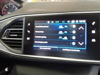 Peugeot 308 308 SW (L4/L9/LC/LJ/LR), Combi 5-drs, 2014 / 2021 1.2 12V e-THP PureTech 130 picture 29