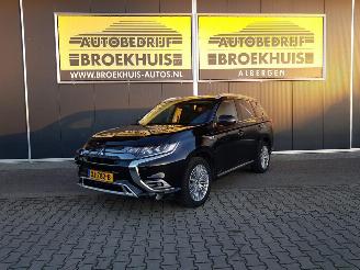 krockskadad bil auto Mitsubishi Outlander 2.4 PHEV Intense 2019/1