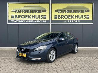 Damaged car Volvo V-40 1.6 D2 Kinetic 2012/12