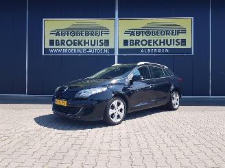 krockskadad bil auto Renault Mégane Estate 1.5 dCi Bose 2012/6