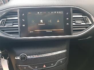 Peugeot 308 SW 1.6 BlueHDI Blue Lease Premium Automatic picture 17