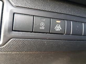 Peugeot 308 SW 1.6 BlueHDI Blue Lease Premium Automatic picture 24