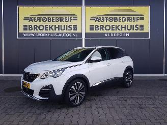 Vaurioauto  passenger cars Peugeot 3008 1.2 PureTech Première 2017/3
