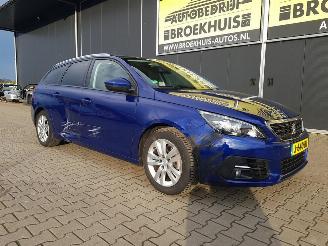 Peugeot 308 SW 1.2 PureTech Blue Lease Executive picture 6