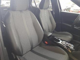 Peugeot e-2008 EV Allure 50 kWh picture 15