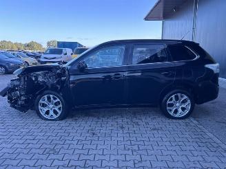 Mitsubishi Outlander Outlander (GF/GG), SUV, 2012 / 2022 2.0 16V PHEV 4x4 picture 2