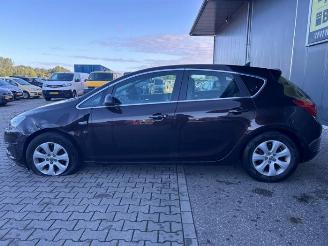 Opel Astra Astra J (PC6/PD6/PE6/PF6), Hatchback 5-drs, 2009 / 2015 1.4 Turbo 16V ecoFLEX 140 picture 2
