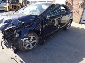 Volvo V-40  picture 2