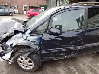 Opel Zafira  picture 2