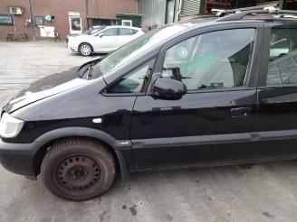 Opel Zafira  picture 2