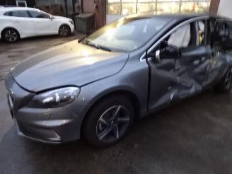 Volvo V-40  picture 2