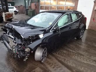 Volvo V-40  picture 2