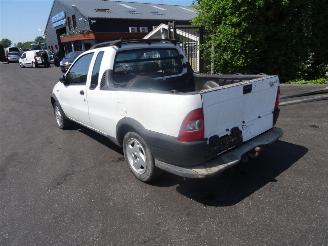 Fiat Strada 1.9 JTD picture 2