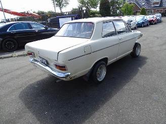 krockskadad bil auto Opel Kadett 1.1 1968/9