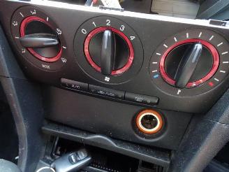 Mazda 3 1.6 16v picture 6