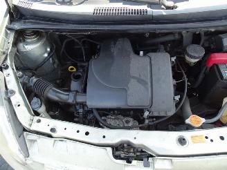 Daihatsu Sirion 1.0 12v picture 6
