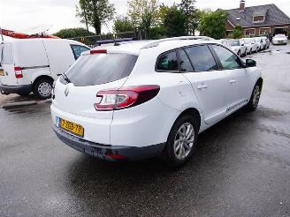 uszkodzony samochody osobowe Renault Mégane GrandTour 1.5 dCi 2015/2