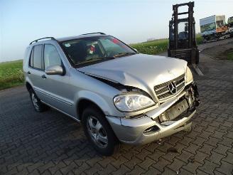 Mercedes ML 320 picture 4