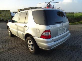 Mercedes ML 320 picture 2