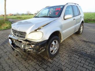 Mercedes ML 320 picture 3