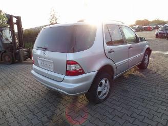 Mercedes ML 320 picture 1