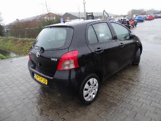 Toyota Yaris 1.3 picture 1