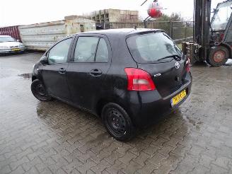 Toyota Yaris 1.3 picture 2
