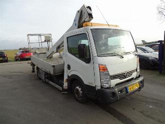 Nissan NT400 2.5 DCI Hoogwerker picture 5