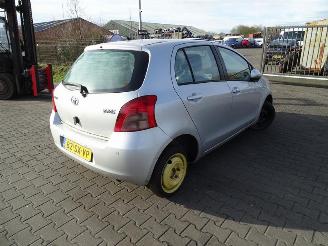 Toyota Yaris 1.3 picture 1