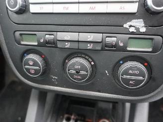 Volkswagen Golf 2.0 TDi picture 6