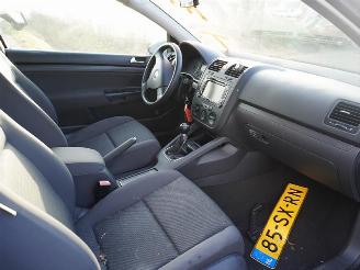 Volkswagen Golf 1.6 FSi picture 5