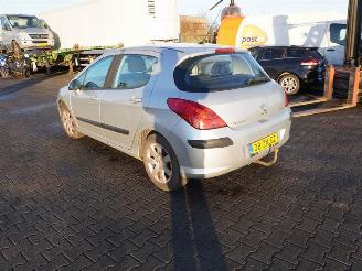 Peugeot 308 1.4 VTi picture 2