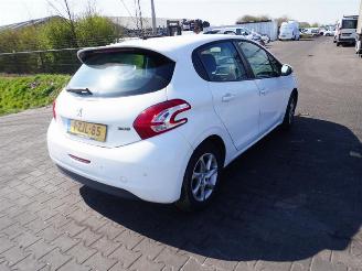 Damaged car Peugeot 208 1.0 Vti 2014/4