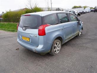 Salvage car Peugeot 5008 1.6 HDiF 2012/6