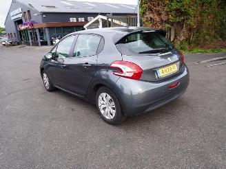 Peugeot 208 1.0 VTi picture 2