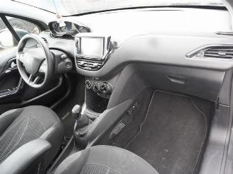 Peugeot 208 1.0 VTi picture 5